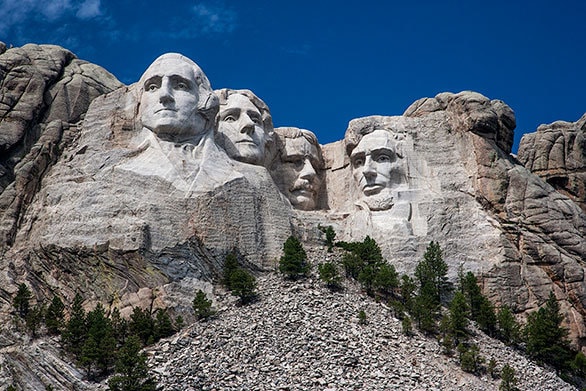 岩山に刻まれたあの米国大統領群像は 資金が続けば違う姿になっていた
