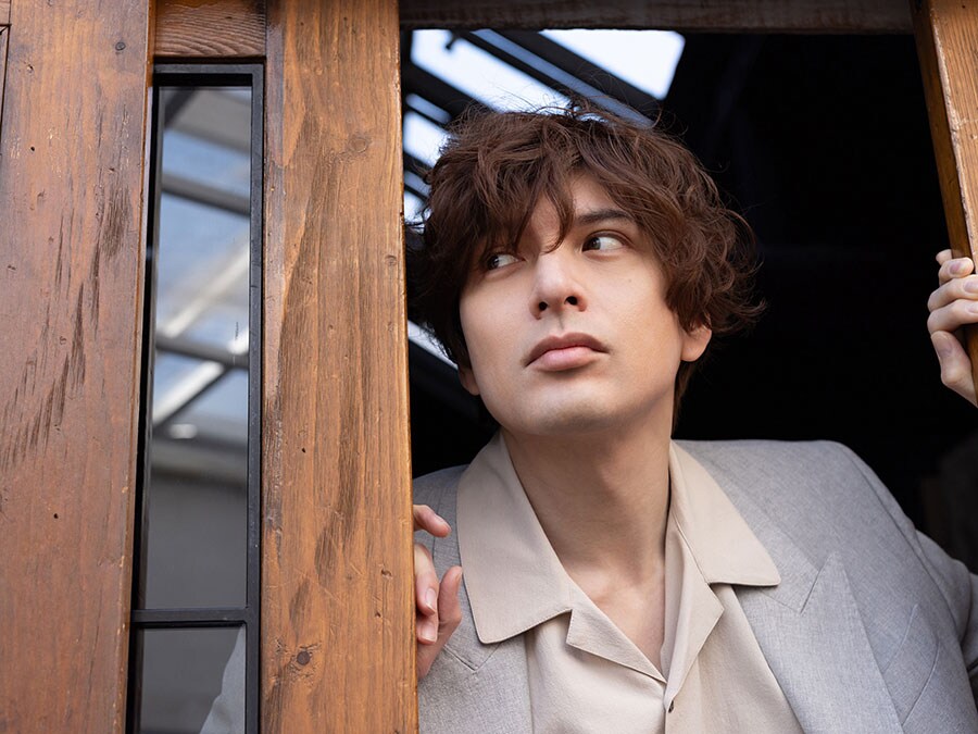 (2ページ目)「劇場に足を運ぶ人口を増やしたい」城田優が新たに手掛けるエンターテインメントショーへ向けた“覚悟” | 写真 | 1枚目