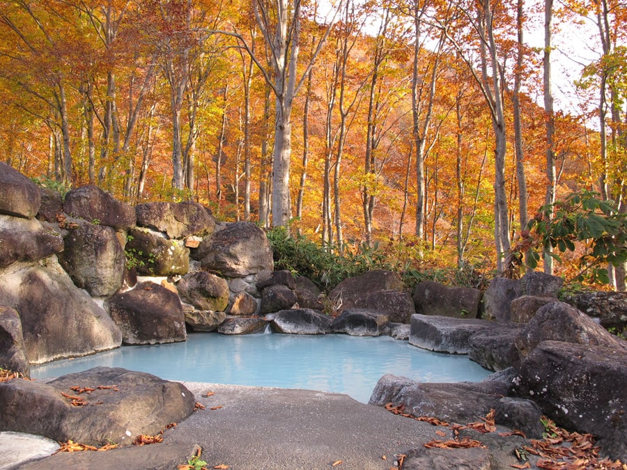 【新潟県】燕温泉「黄金の湯」。