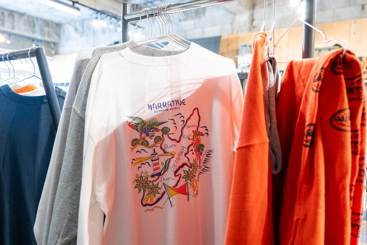 沖縄を代表するタトゥーアーティスト「W-OKI TATTOO」のKENTA氏デザインのオリジナルスウェット。ヴィンテージの沖縄地図が描かれている。