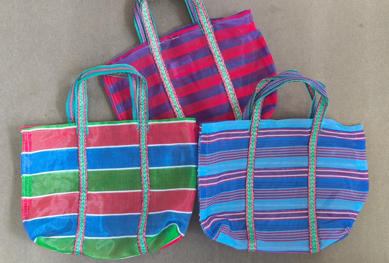 左下が定番カラー。そのほか、いろいろな柄が登場しています。