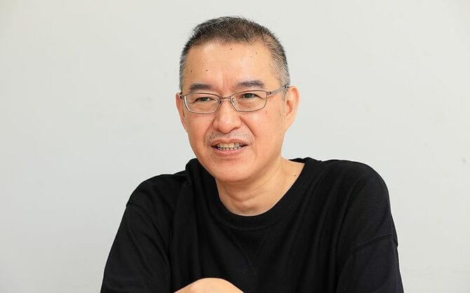 インタビューに応じる本田雄氏 ©文藝春秋