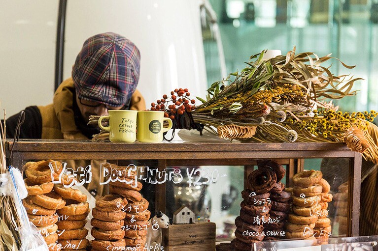 今年初めて開催される「BAKED MARKET」では、日本各地からクラフトマンシップを大切にする人気のパティスリーやベーカリーが集結。ナチュラルでオーガニックなお菓子やパンで、クリスマスの食卓を彩るのもいい。