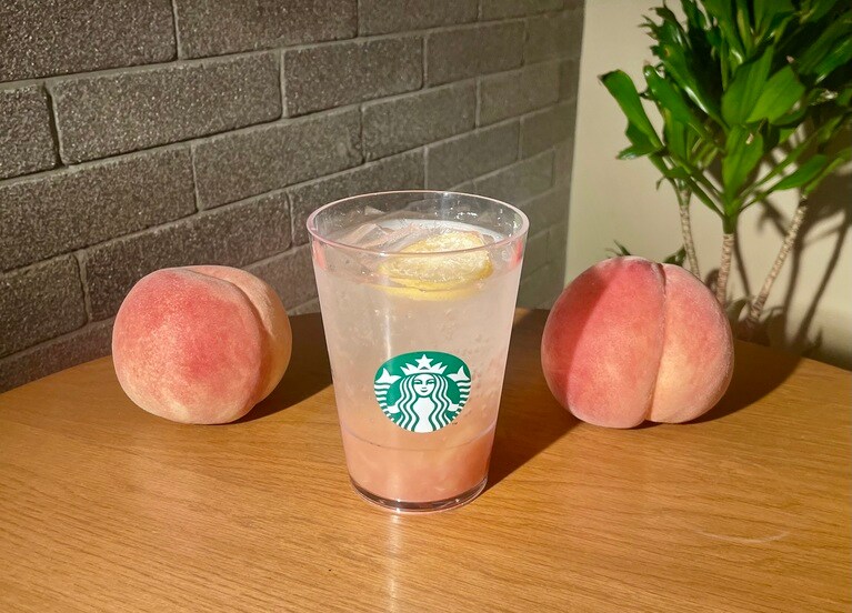 “香るソーダ”の新作「チラックス ソーダ ピーチ」。