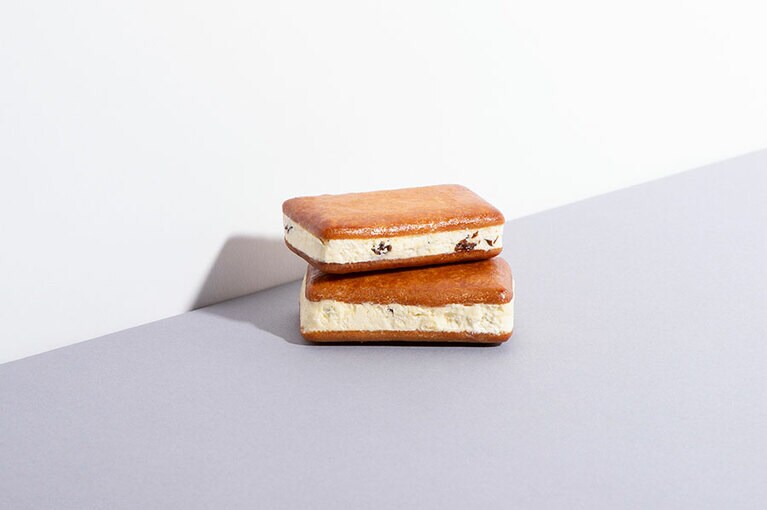 「プレミアムレーズンサブレ」 300円。