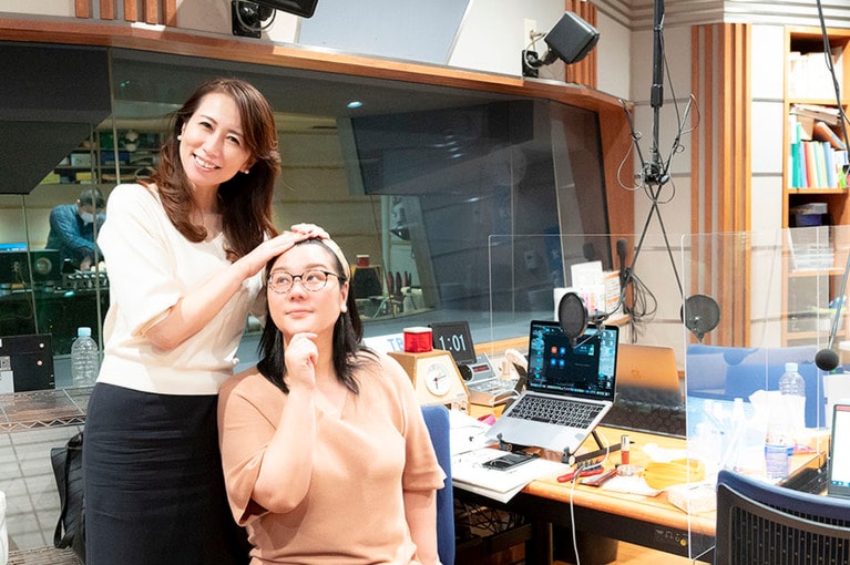 スーさんと堀井さんは1歳違い。お仕事での出会いは2013年、最初はこんなに仲良くなるとは思っていなかった、という2人。