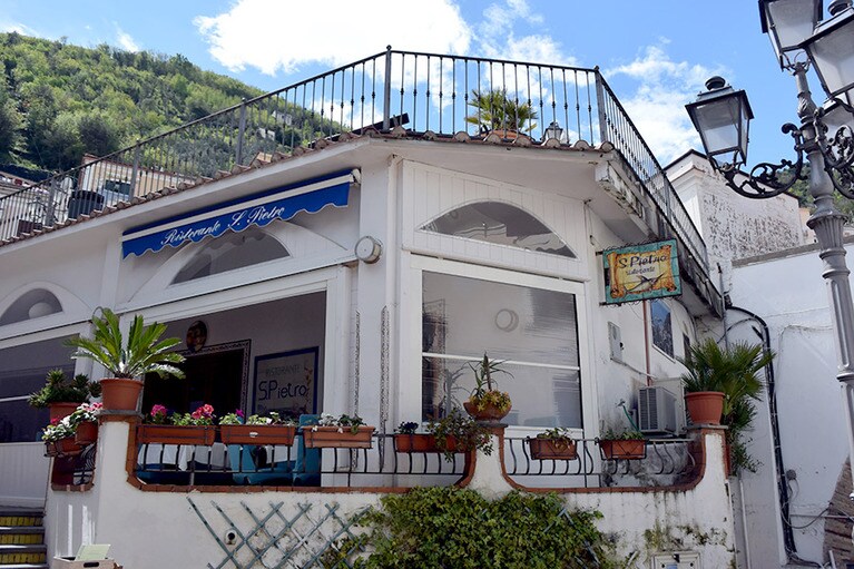 地元の「リストランテ・サン・ピエトロ」。