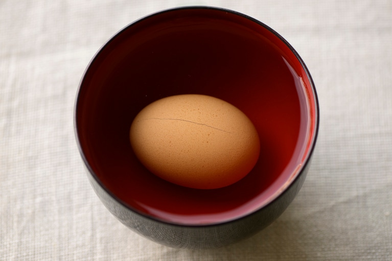 急ぎたいときは、ぬるま湯に20分くらい浸けて解凍しても。