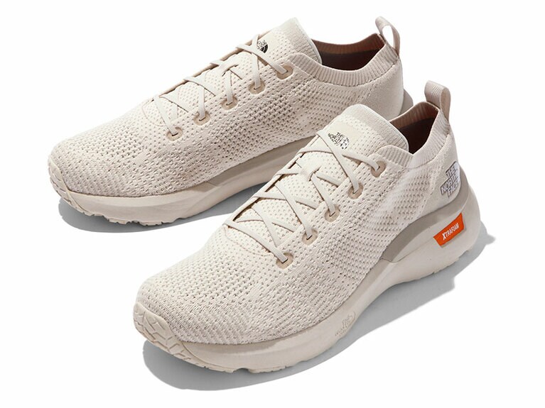 Pinnacle Runner ホワイト 15,800円。