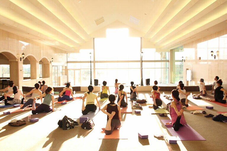 朝ヨガも無料で受けられる。