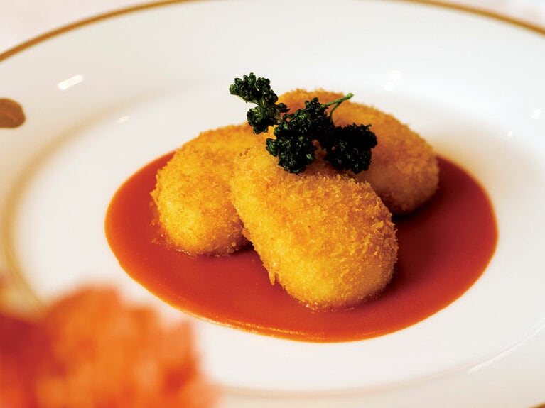 クラブクロケット トマトソース 3,300円(税込)／資生堂パーラー 銀座本店レストラン