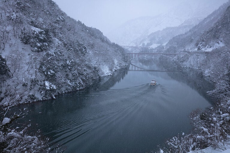 庄川峡遊覧船。