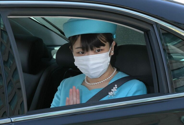 「歌会始の儀」のため、皇居に向かわれる眞子さま（当時）　©時事通信社