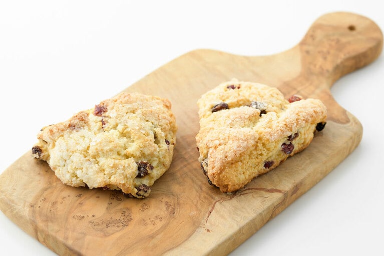 クランベリースコーン 各240円。※関東店舗限定