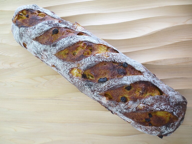 「カレーさん」1本 1,160円、1/2本 580円。