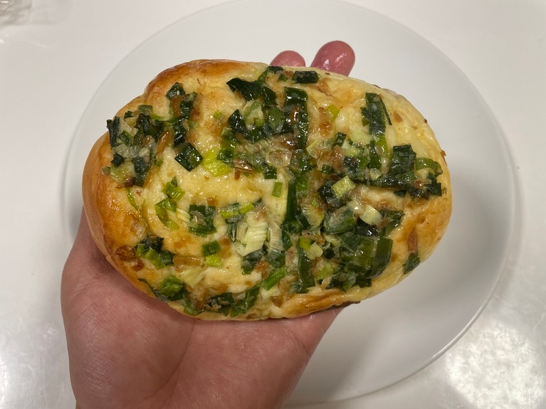 こちらの葱パン（40元）は、しっかりと塩気のあるごはん系のパン。