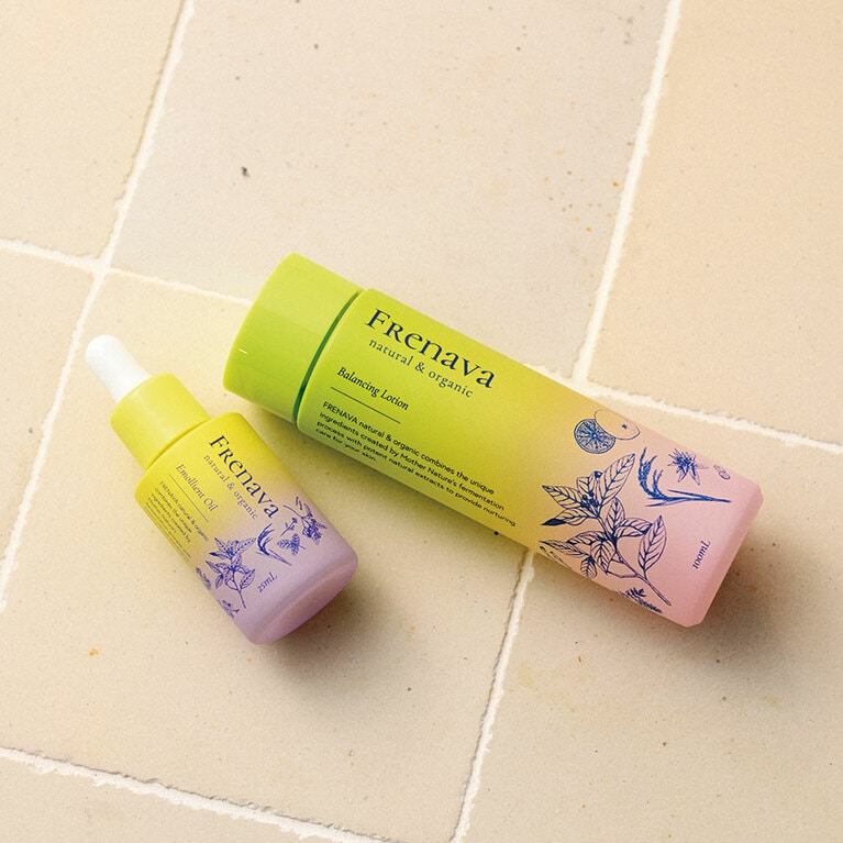 FRENAVA NATURAL ORGANIC　左から：「フレナバ ナチュラル＆オーガニック エモリエントオイル」25mL 6,000円、「フレナバ ナチュラル＆オーガニック バランシングローション」100mL 4,400円／福光屋