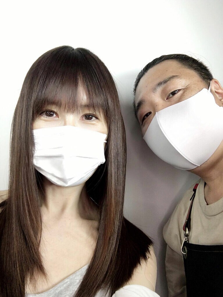 ヘアケアのスペシャリスト、ハホニコの角屋さん（右）。