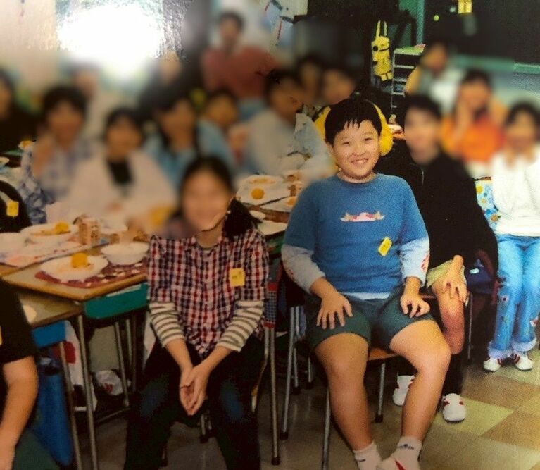 小学生時代の大鶴肥満。小6で70キロはあったというが、クラスには彼よりもさらにデカい生徒がいたという（本人提供）