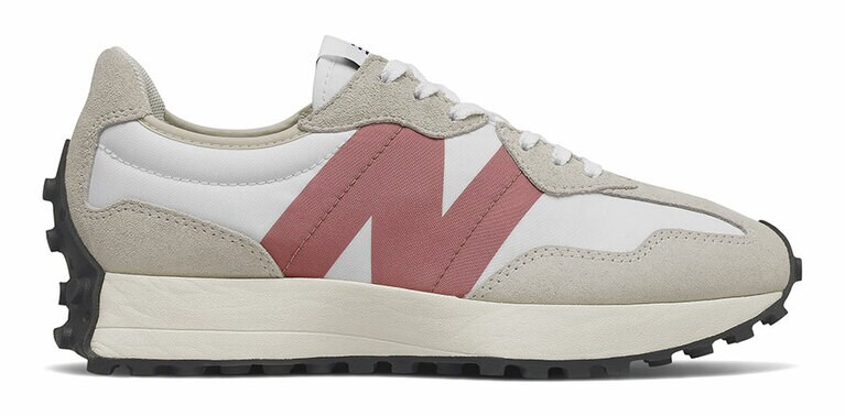 ホワイトはピンクのロゴで愛らしく。327 WOMEN’S WHITE 9,900円。