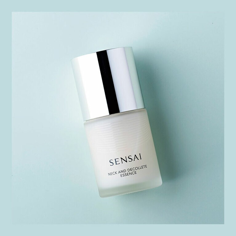 センサイ ネック アンド デコルテ エッセンス 100mL 10,000円／カネボウ化粧品