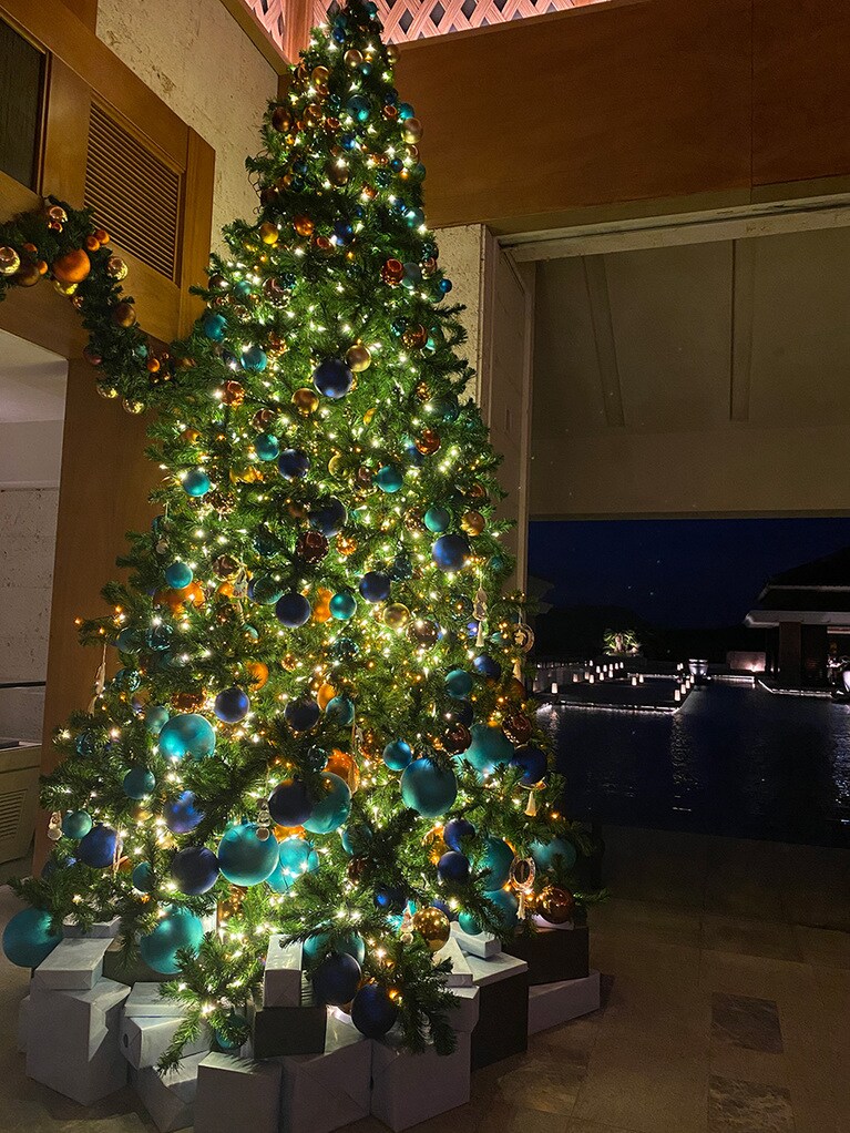 青い海をイメージ。