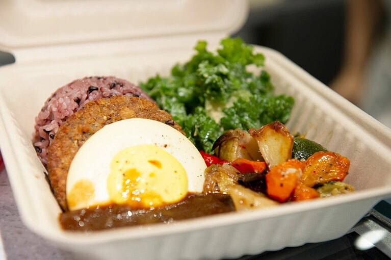 カスタマイズ デリプレート 1,059円(税込)から。