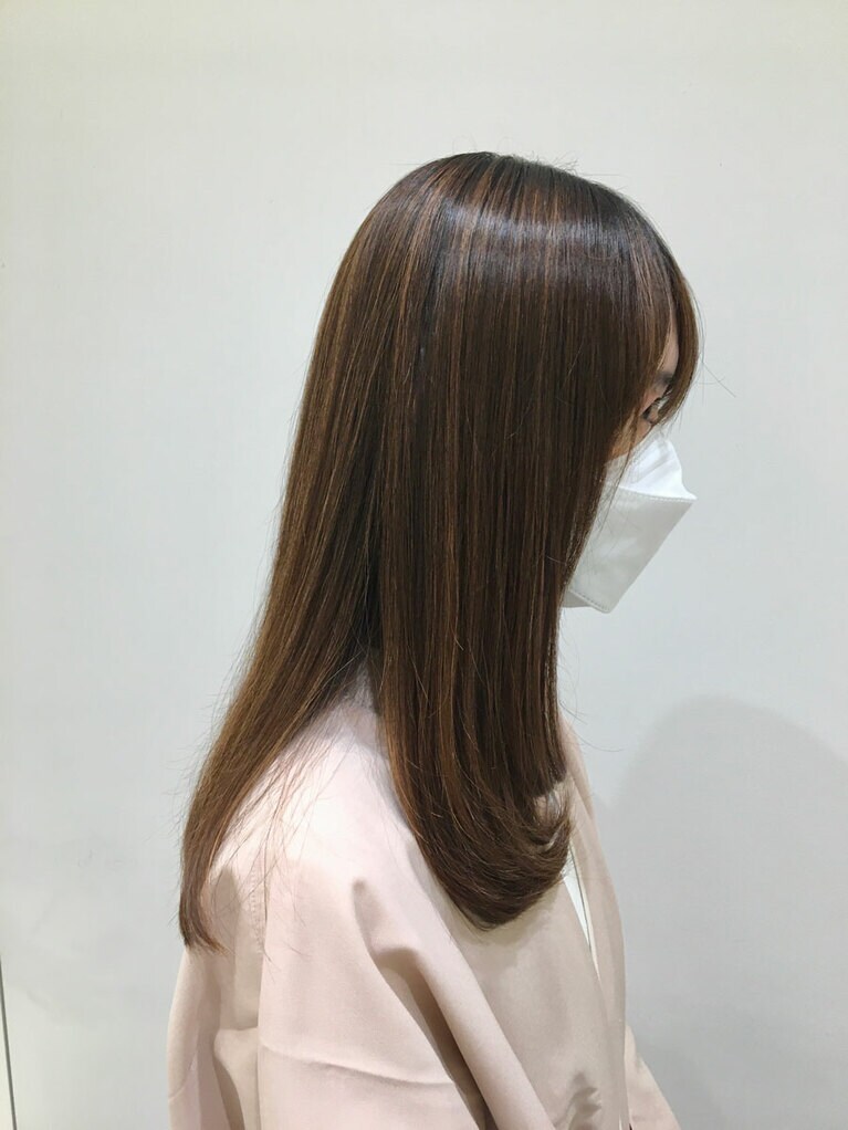 髪が素直になった前髪付近にご注目を。