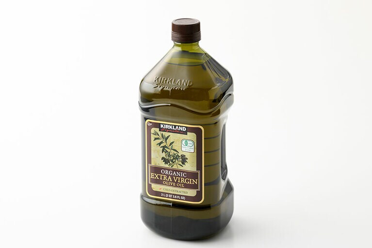 KIRKLAND SIGNATURE「オーガニック エクストラバージンオリーブオイル」1,387円(1,832g)。