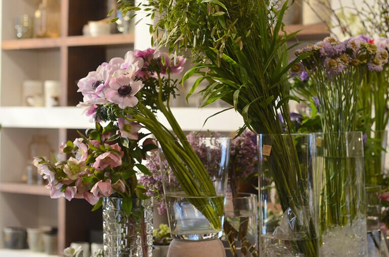 花を買う曜日を意識するだけで、花との暮らしをより長い時間楽しめる。