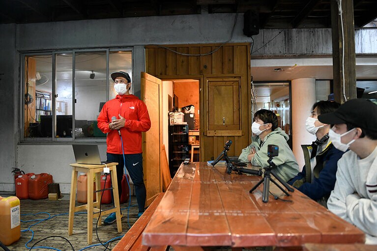 SOUさんからGoProの撮影方法をレクチャー。