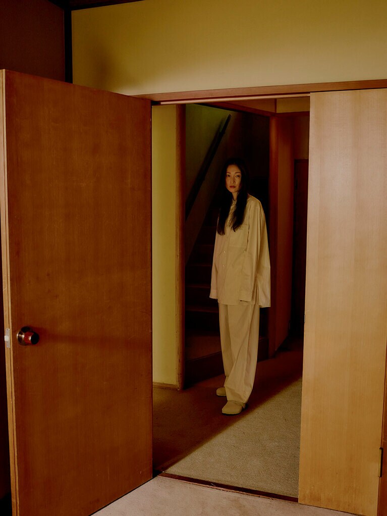 シャツ50600円、パンツ27,500円。