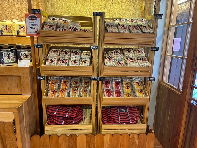 ばら売りは、お土産より自分用に買っていく人が多め。気になる味をいろいろ試して、お気に入りを見つけてみください。