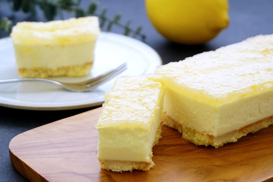 成城石井自家製 フレッシュ瀬戸内レモンで作ったレアチーズケーキ 755円。