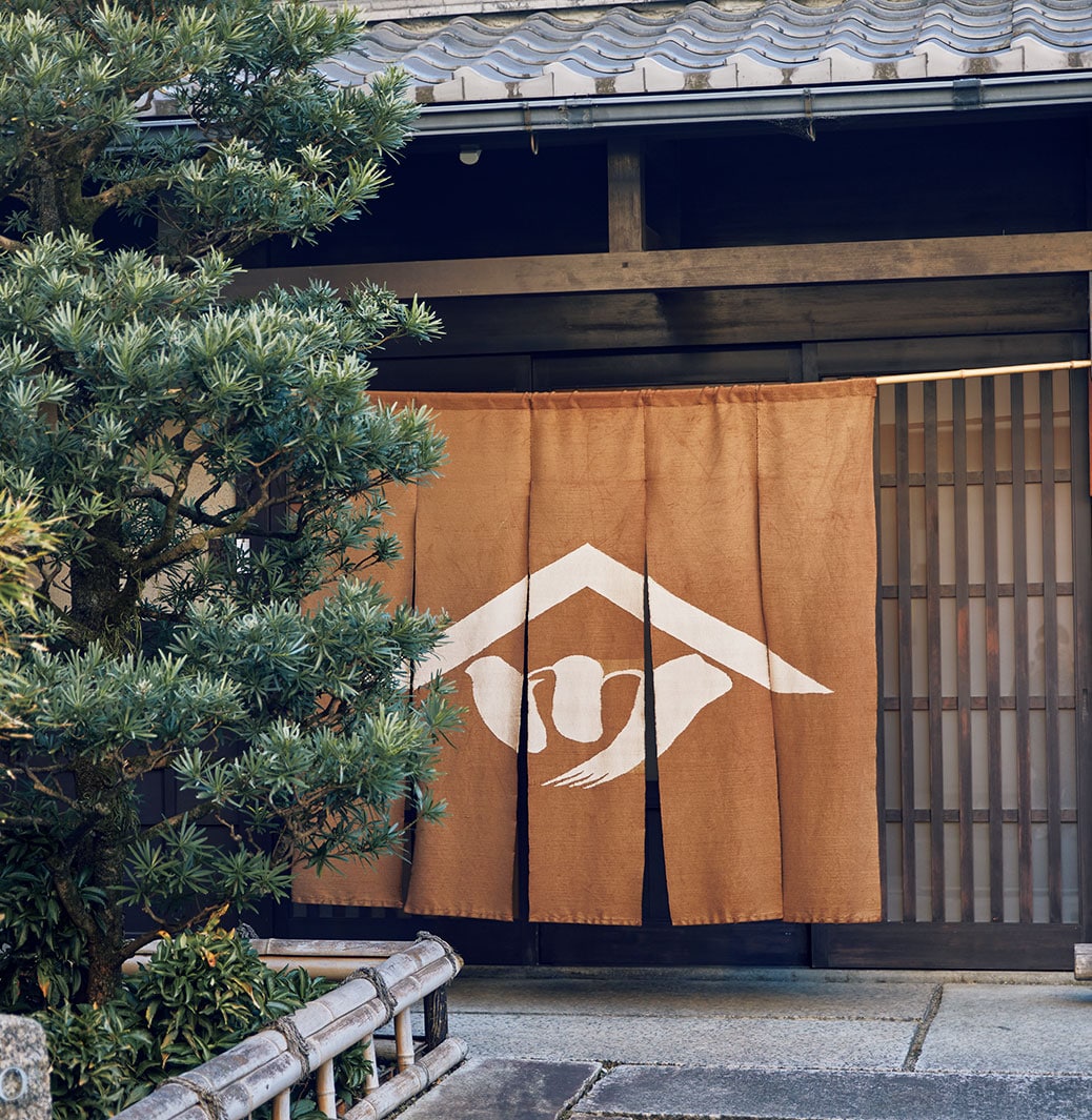 京都市内にある工房は細尾家が居住していた古い町家を改装した建物。