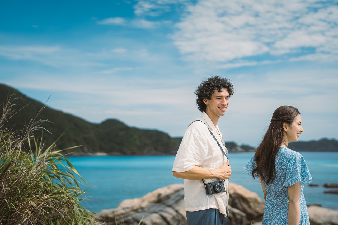 ハネムーンの地として選ぶのは、いつまでもふたりで眺めていられる慶良間諸島の海。