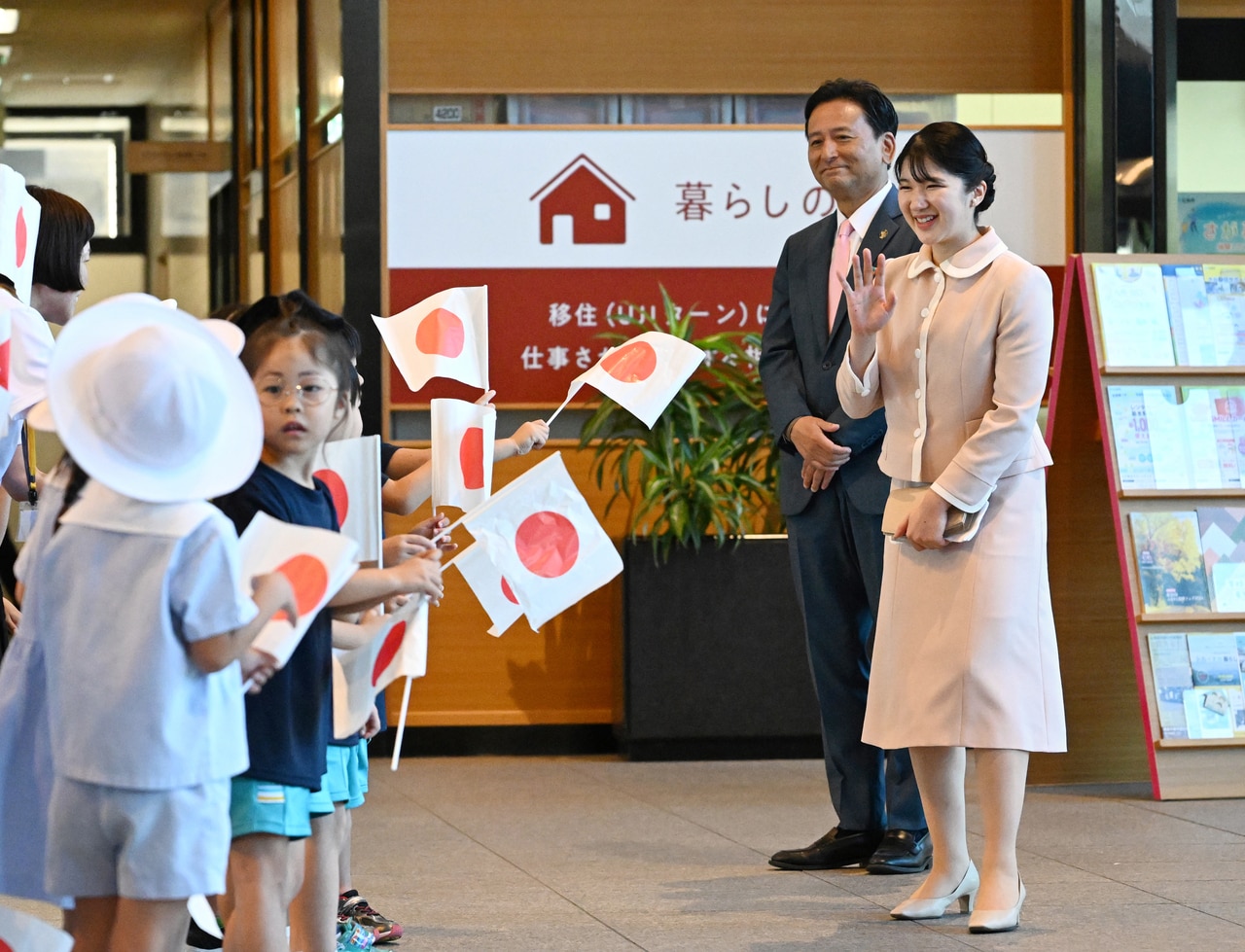 2024年10月11日 佐賀県庁御訪問 ©時事