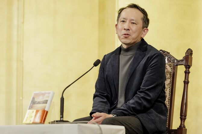 記者会見にも森見登美彦さん、綿矢りささん、ヨーロッパ企画の上田誠さんが駆け付けた ©文藝春秋/撮影:松本輝一