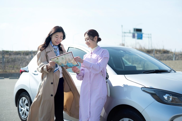 CREAアンバサダーの池田りりかさん(左)と内藤記世さん(右)。二人とも大の旅行好き( ※2)。