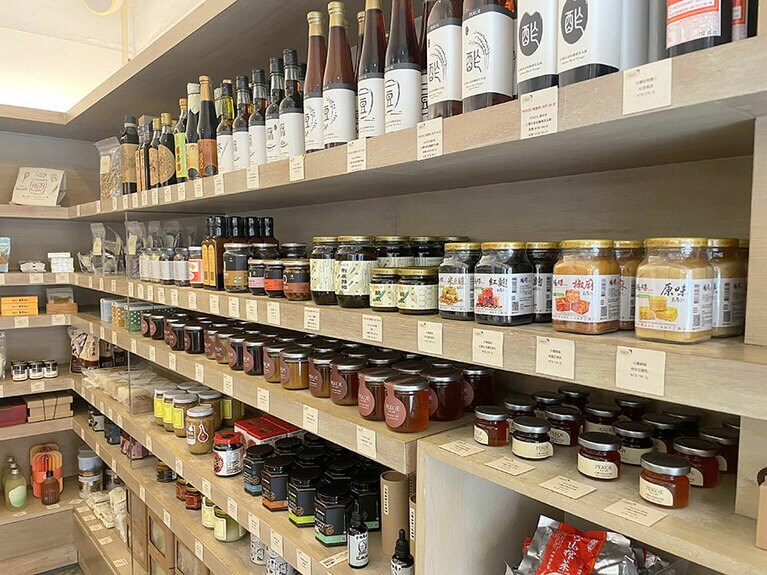 「PEKOE」印がついた台湾の厳選された調味料も充実。