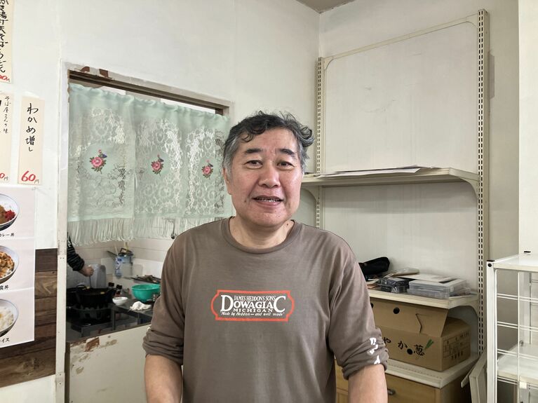 店主の直江由光さんがにこやかに迎えてくれた