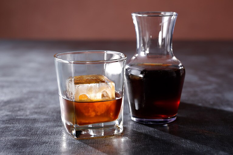 1,200円(税抜)。バーボンウイスキーの樽で熟成させたコーヒー豆をコールドブリューで抽出したもの。