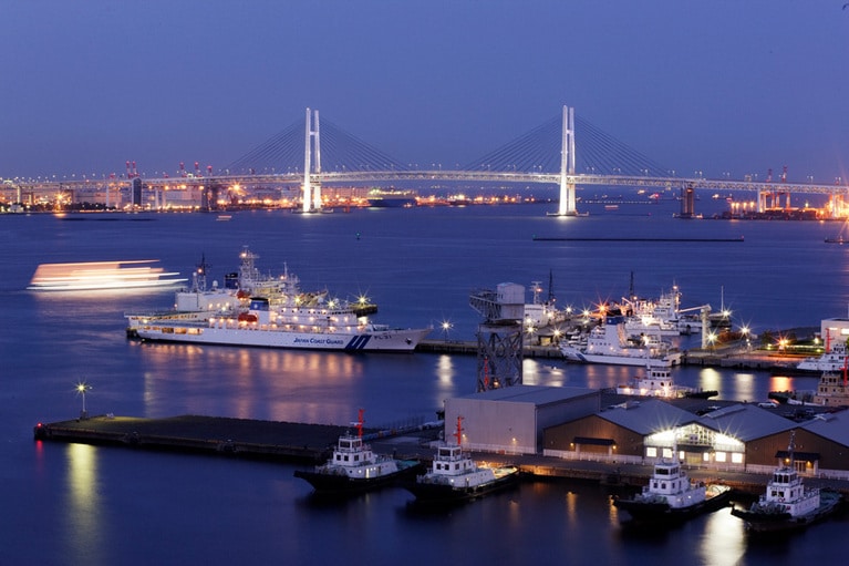 東京とはひと味違う、横浜ならではの夜景に感激……。