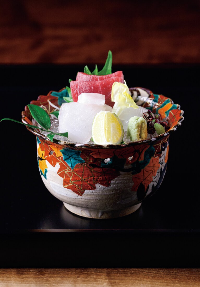 「懐石料理 花壇」コースより。「お造り」はマグロ、マツカワガレイ、アオリイカ。