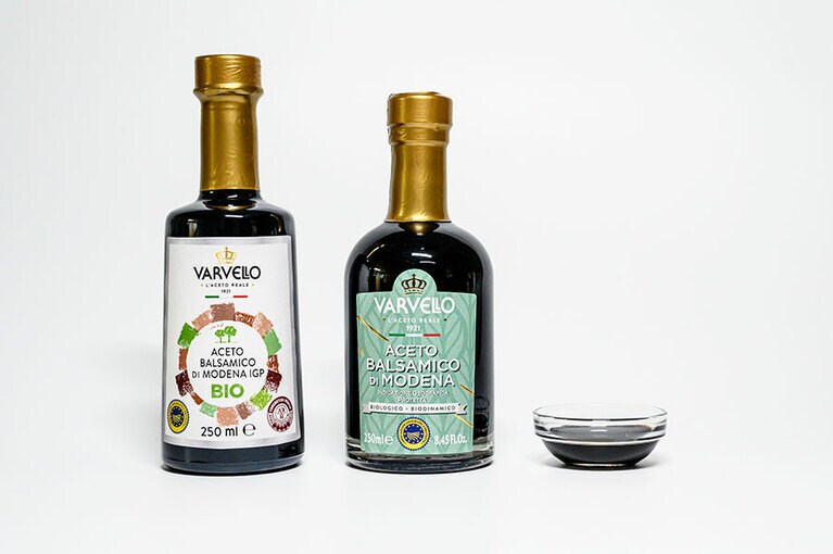 ヴァルヴェッロ IGP認定付 モデナ産有機バルサミコ酢。左から：Density 845円（250ml）、グレープマスト80％ 2,139円（250ml）。※9月15日発売開始