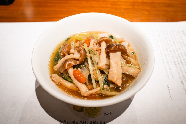 「茅乃舎だし」誕生のきっかけとなった十穀鍋。※メニューは季節によって異なります。