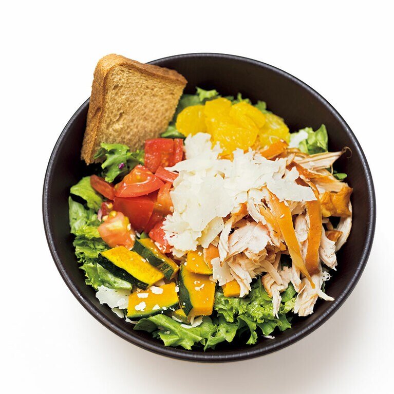 スモークチキンとチーズのボディメイクサラダ 1,160円／With Green マロニエゲート銀座店