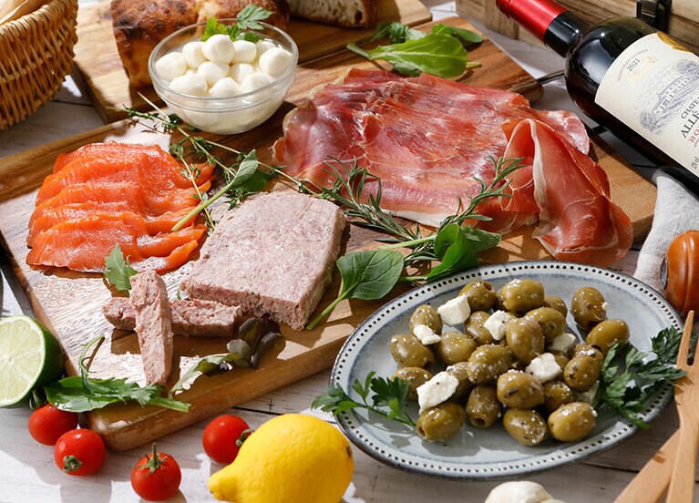 成城石井バイヤー厳選！ 夏のおうちの集まりに！ おすすめオードブルセット 4,200円（税込・送料込）。