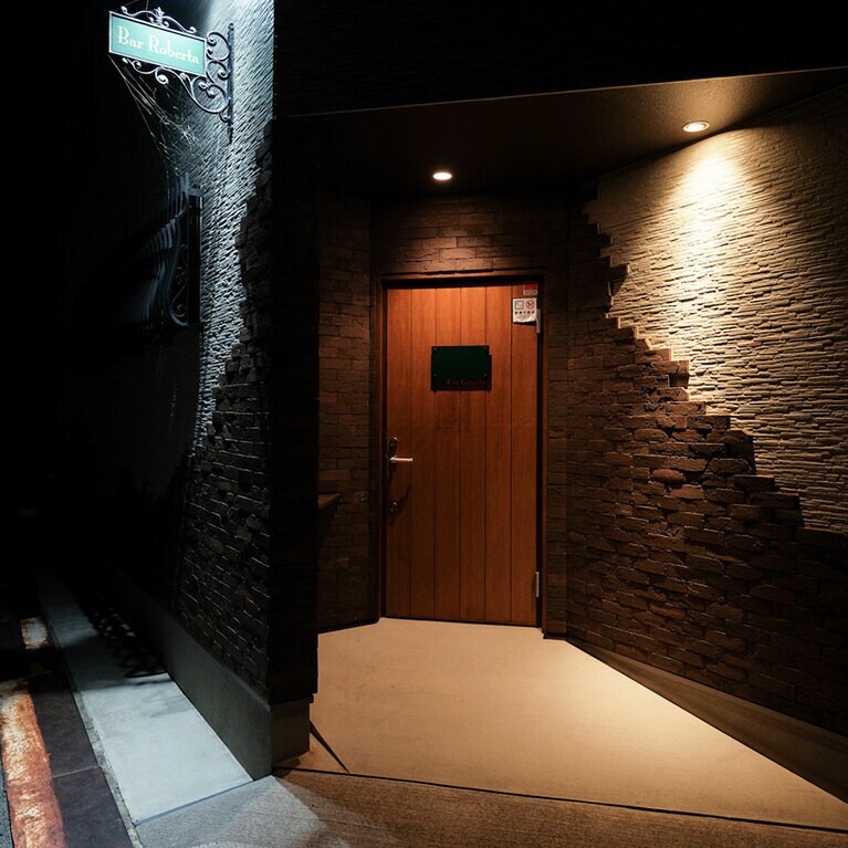 【バー ロベルタ】美酒を楽しむ特等席「バー ロベルタ」。