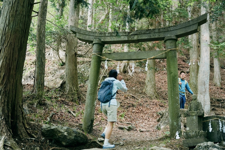 山頂目前にある雷神岳神社。